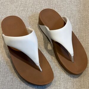 FitFlop Women's White and Tan Flip Flop Sandals